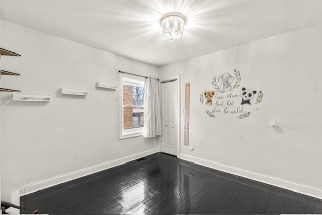 Building Photo - Luna