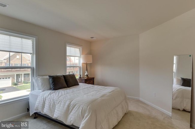 Building Photo - 42558 Stratford Landing Dr