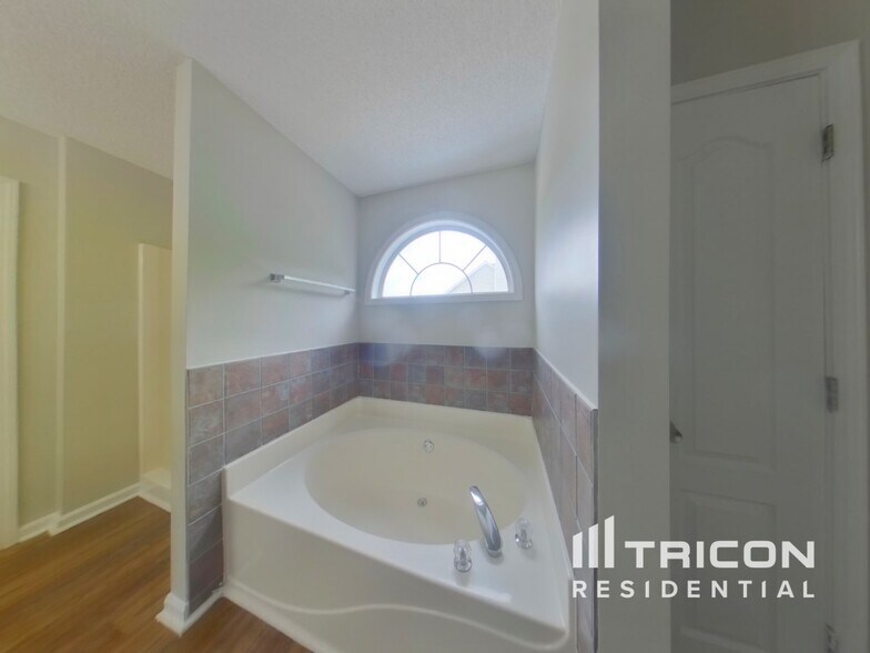 Building Photo - 134 Hunters Chase