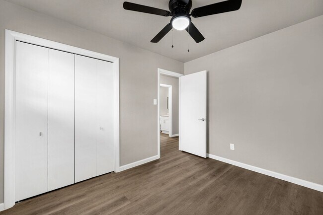 Building Photo - 509 NE Cimarron Cir