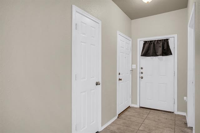 Building Photo - 2049 Meadow View Dr