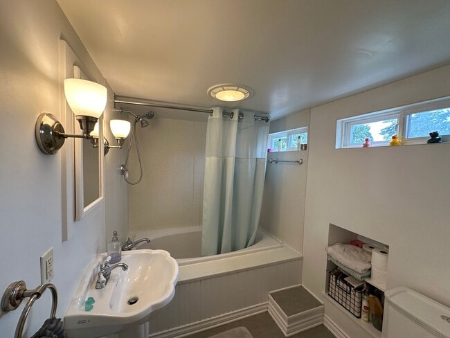 Building Photo - Briercrest ~ North Seattle Home
