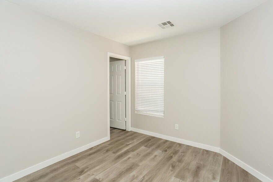 Building Photo - 5036 Ironhorse Ranch Ave