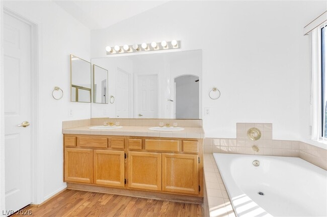 Building Photo - 1444 Country Hollow Dr