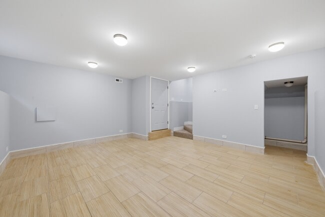 Building Photo - 4545 N Lawndale Ave