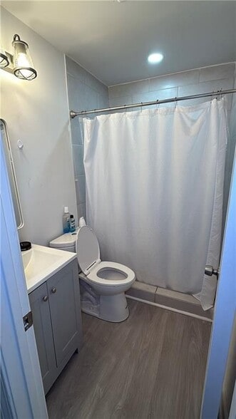 Building Photo - 980 Hilltop Ct