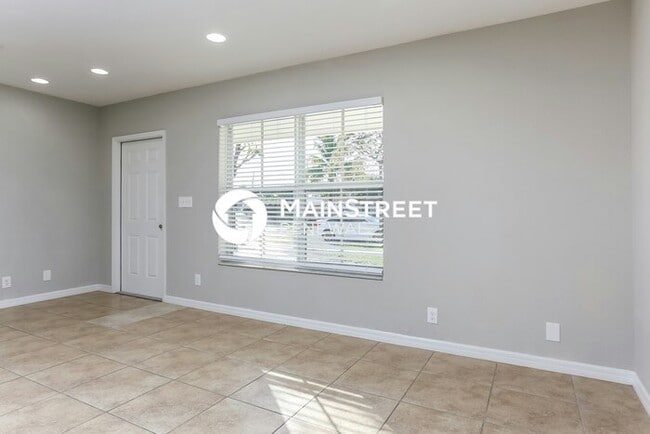 Building Photo - 3 Bedroom Pet-Friendly Home in Hollywood, ...