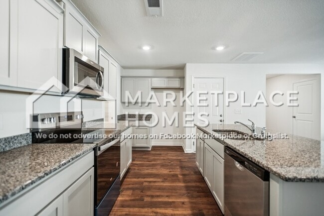 Building Photo - 400 Arrowhead Dr