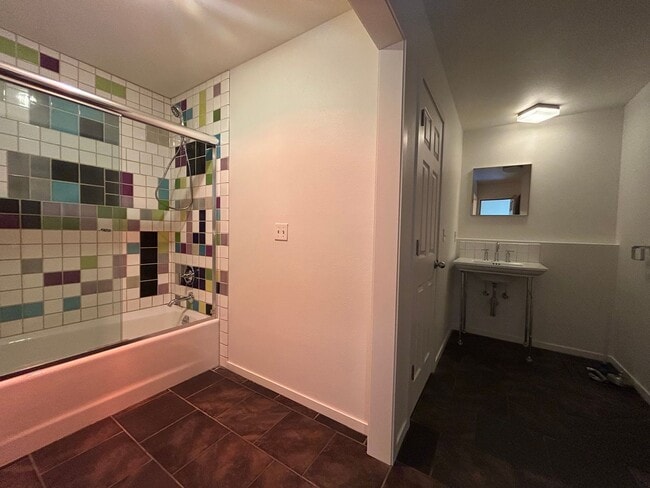 Building Photo - Century 21 Gold Rush - 3 Bed | 2 Bath | 2-Car Garage | End-Unit Condo (FAIRBANKS)