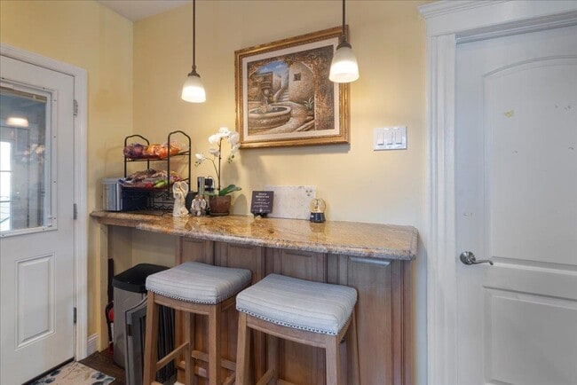 Building Photo - 252 Grace Ave