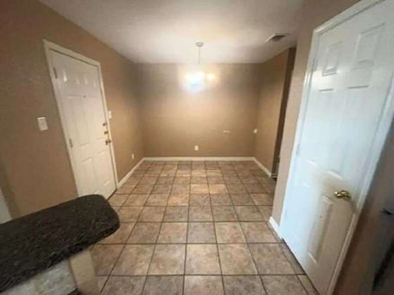 Building Photo - 3600 Dustin Ct
