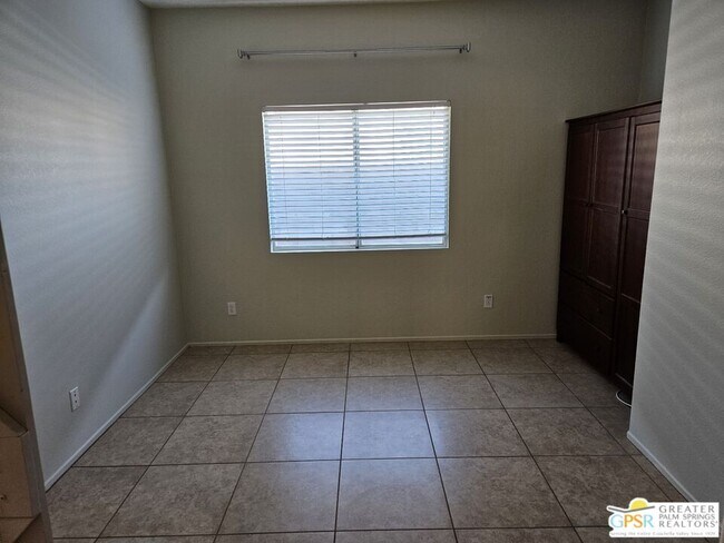 Building Photo - 755 Summit Dr