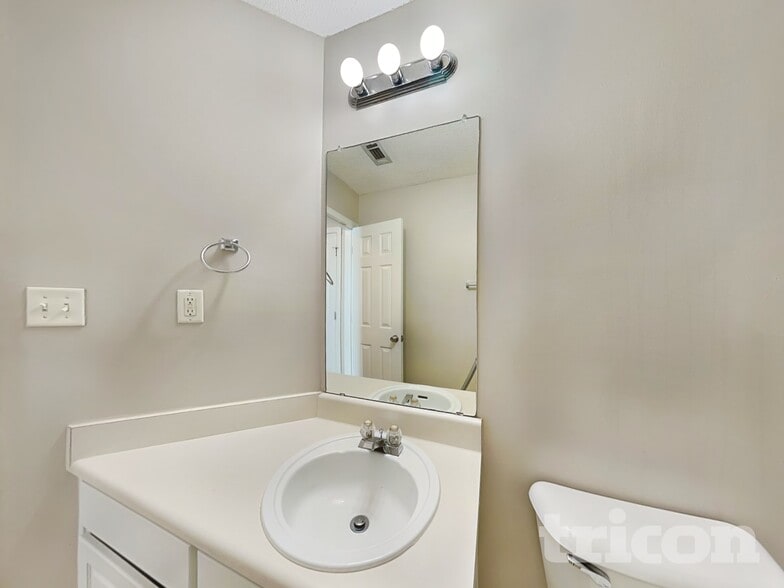 Building Photo - 105 River View Ct