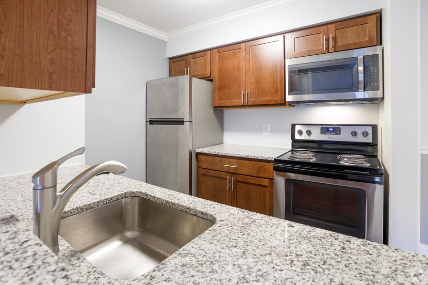1 BR, 1 BA - 720 SF, Luxury - Flo-Mar Terraces