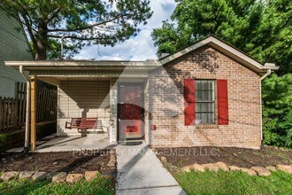 Building Photo - Spacious 2 Bd - 2 Ba Single Family Home in West Knoxville!