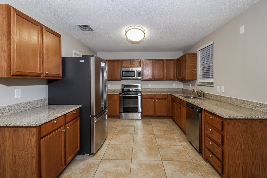 Building Photo - 1808 Lariat Dr