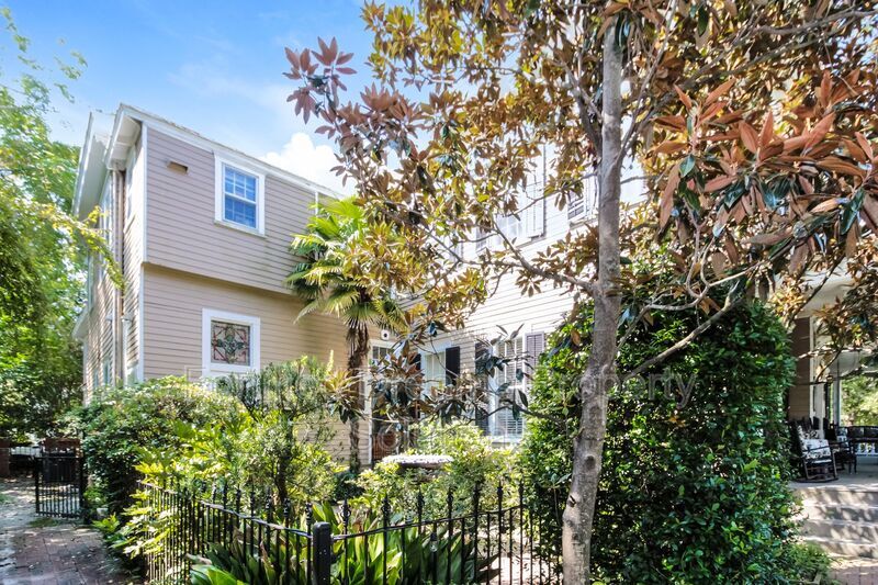 Building Photo - 205 S 5th Ave