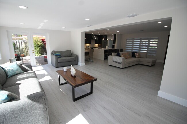 Building Photo - 2548 SE 14th St