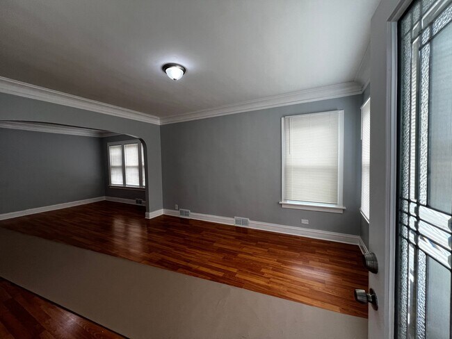 Building Photo - 346 W 113th St