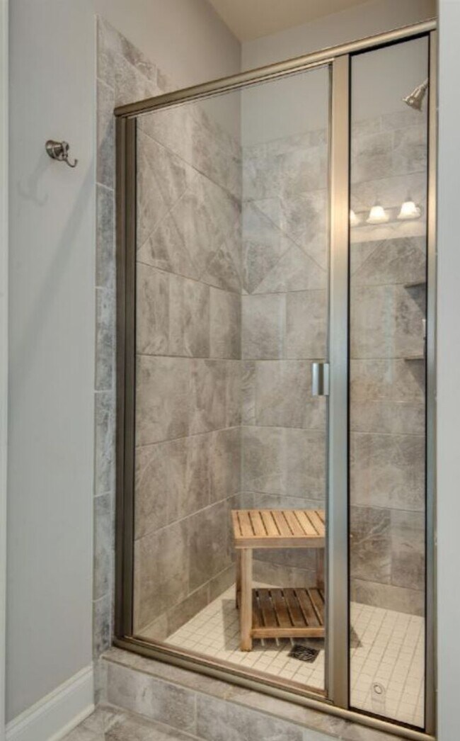 Building Photo - 3-bedroom, 2.5-bath home with a 2-car garage in the sought-after Gateway Village community of Fra...