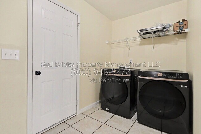 Building Photo - 10805 Dry Stone Dr