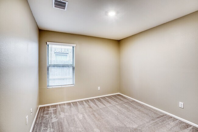Building Photo - 9214 Burnet Flds Dr