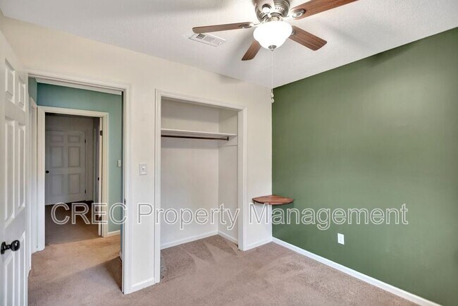 Building Photo - 122 Longleaf Dr