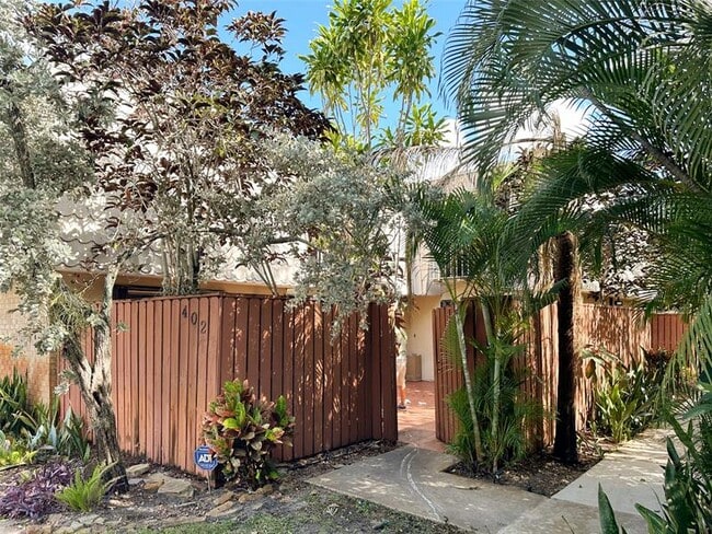 Building Photo - 1700 Embassy Dr