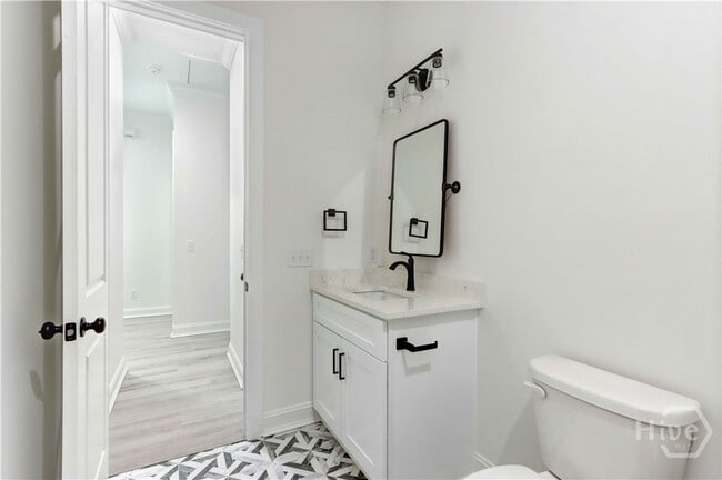 Building Photo - 222 W 39th St