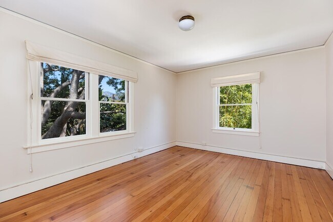 Building Photo - 1814 Anacapa St