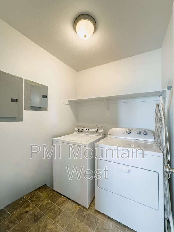 Building Photo - 3565 Water Lilly Ln