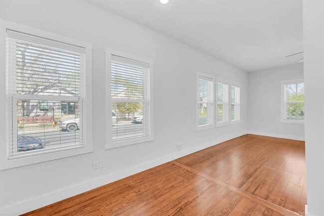 Building Photo - 615 W 33rd St