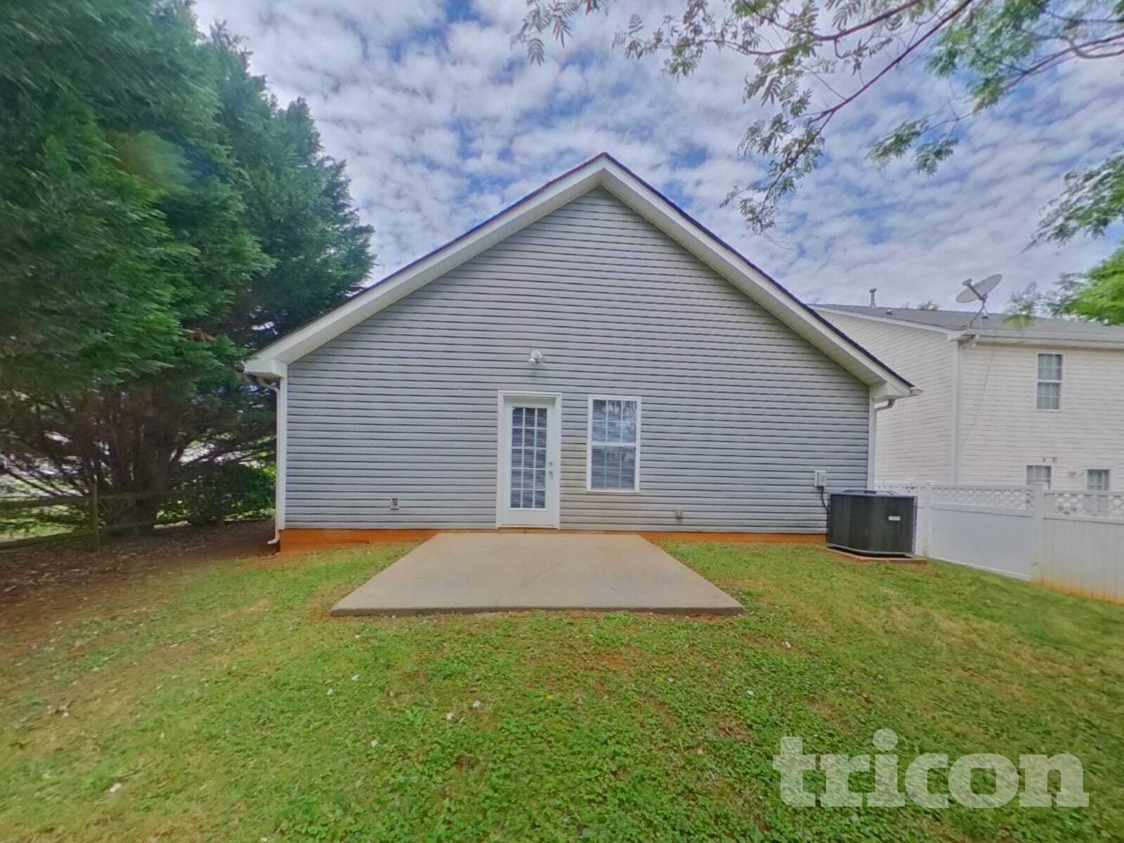 Building Photo - 842 Lakehill Rd