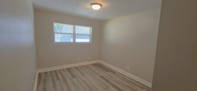 Building Photo - 4315 Navajo St