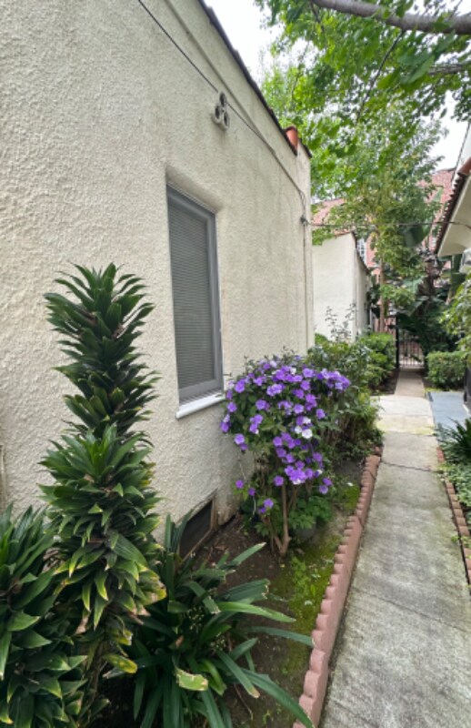 Building Photo - 628-628 N Plymouth Blvd