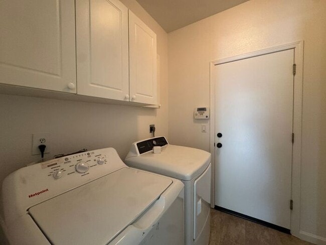 Building Photo - 3 Bed , 2 Bath in Wingfield Springs!