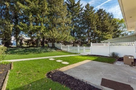 Building Photo - 5046 Heathmoor Dr