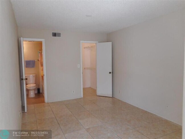 Building Photo - 2900 S University Dr