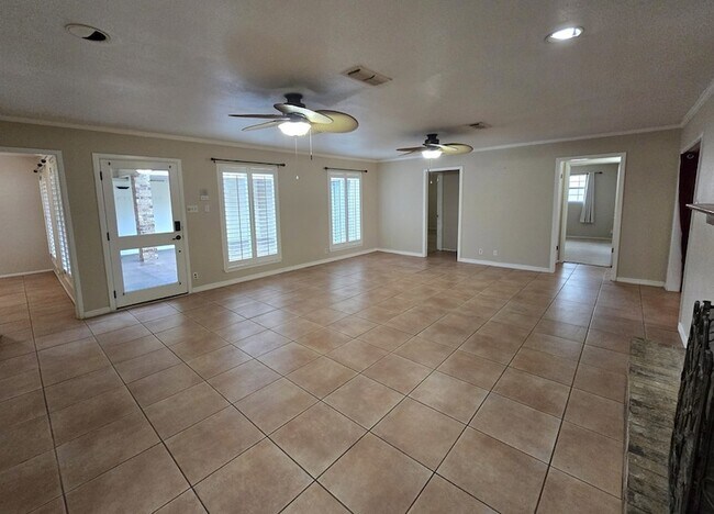 Building Photo - 2809 Moss Ave
