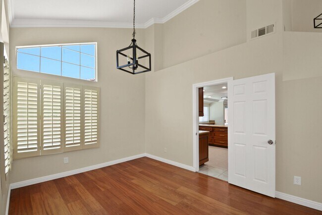 Building Photo - Stunning 4BR/3BA in Central Park Featuring Main-Level Bedroom & Bath!