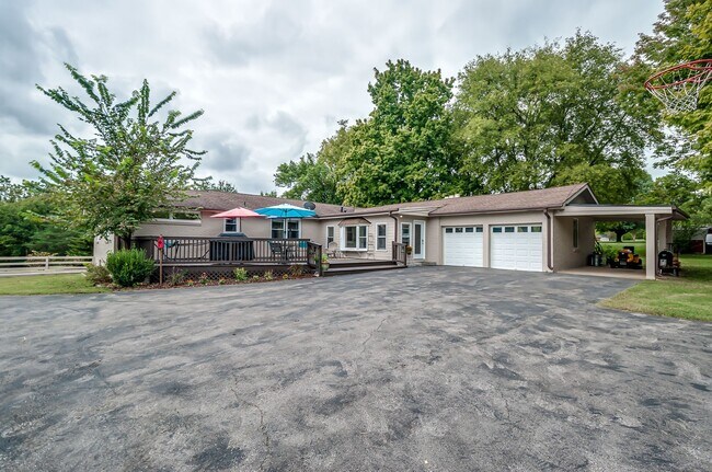 Building Photo - 612 Freda Villa