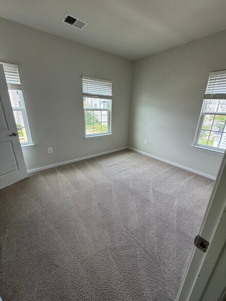 Building Photo - 2081 Elm Tree Ct