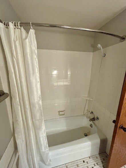 Building Photo - 255 Westview Dr