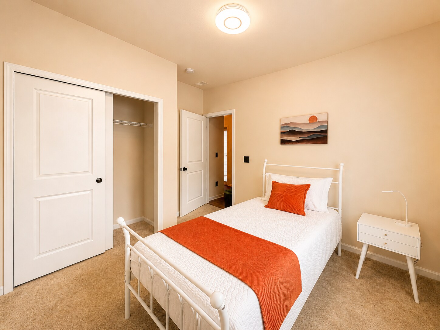 Building Photo - Room in House on Okeechobee Ct
