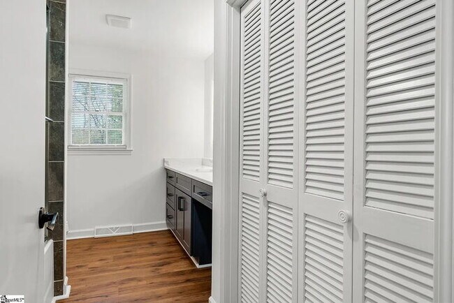 Building Photo - 300 Woodlake Rd