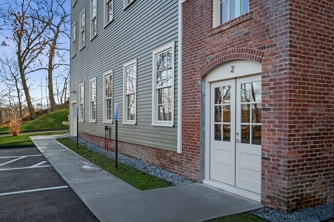 Building Photo - 34 Tremaine St