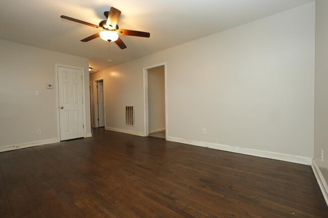 Building Photo - 4033 Fieldcrest Rd