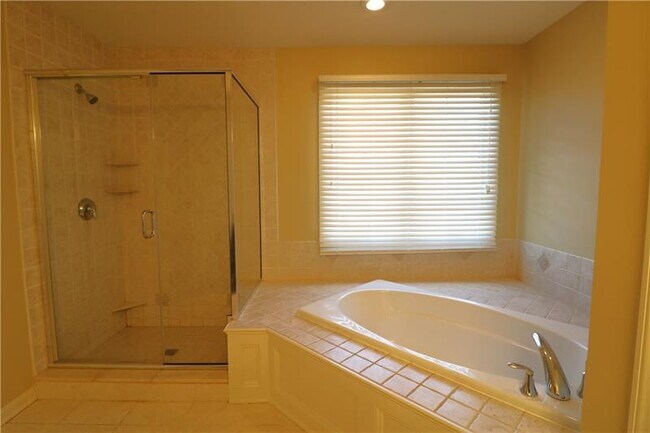 Building Photo - 2014 Trillium Ct