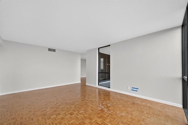 Building Photo - 5001 Woodway Dr