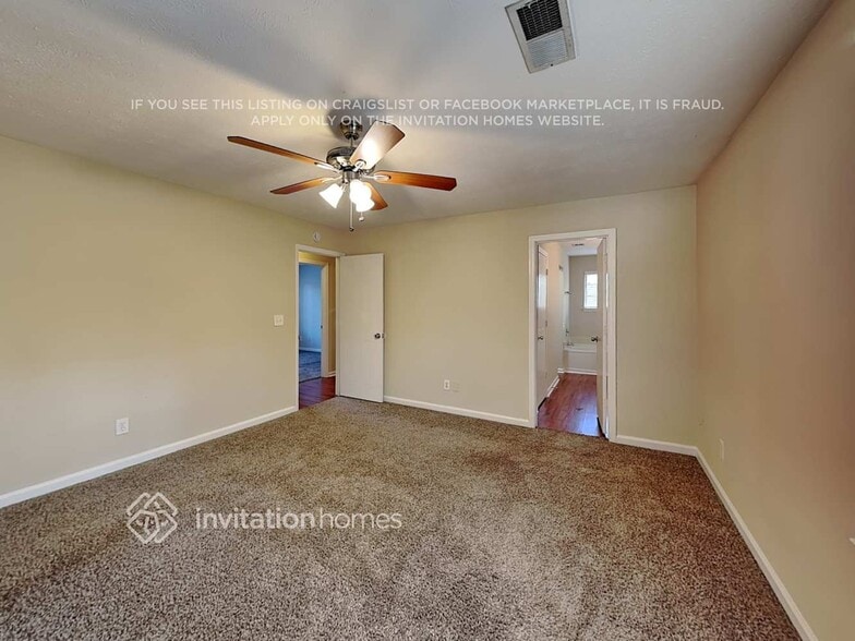 Building Photo - 2640 Woodside Dr